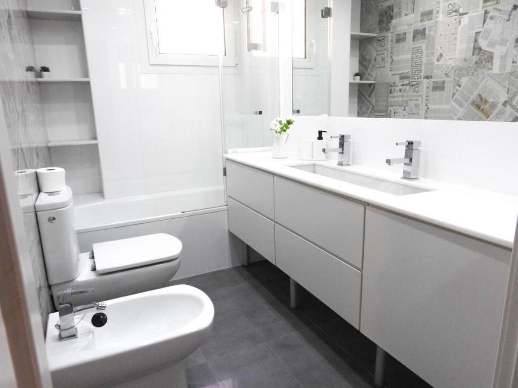 Carihuela Beach Suite Apartment Torremolinos Exteriör bild