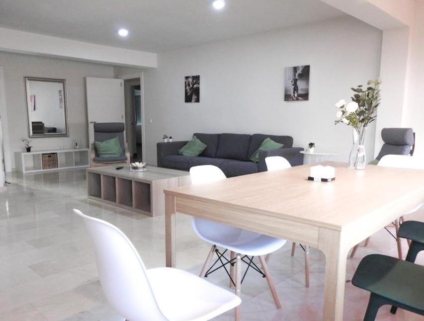 Carihuela Beach Suite Apartment Torremolinos Exteriör bild