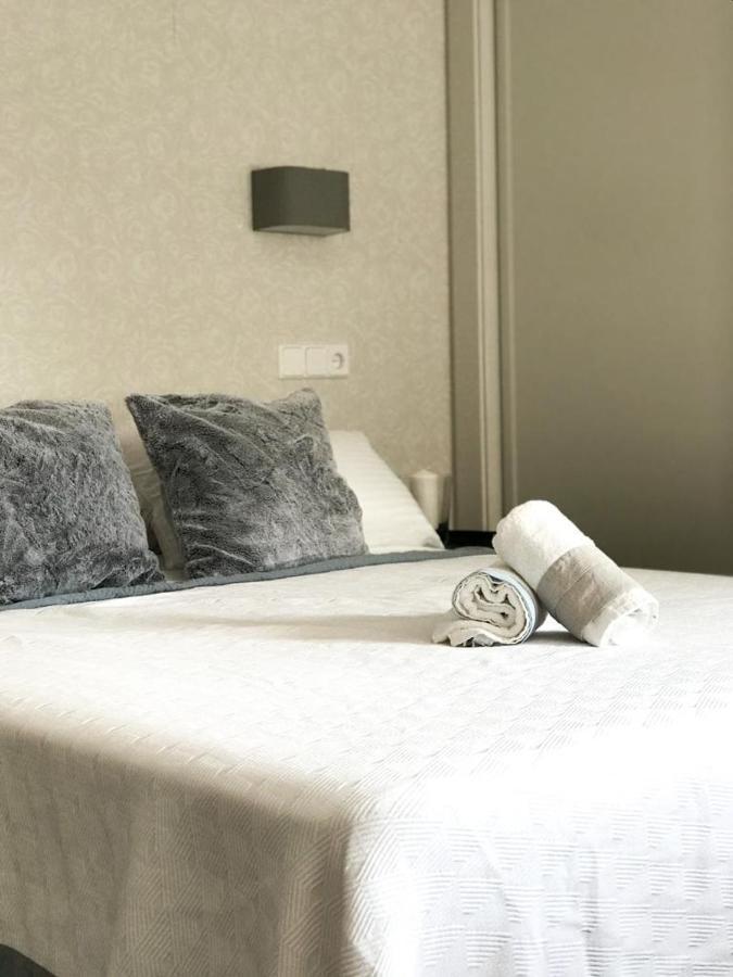 Carihuela Beach Suite Apartment Torremolinos Exteriör bild