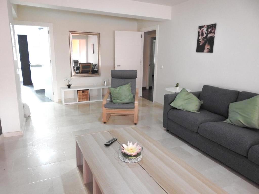 Carihuela Beach Suite Apartment Torremolinos Exteriör bild